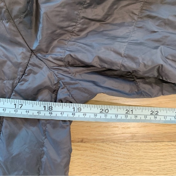 Women’s Tumi Pax Down Puffer Packable Jacket Size Medium Outerwear Lightweight - Picture 14 of 16